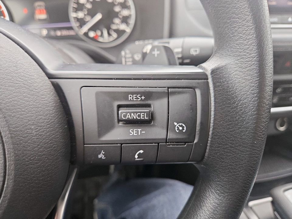 Used 2024 Nissan Rogue S image 15