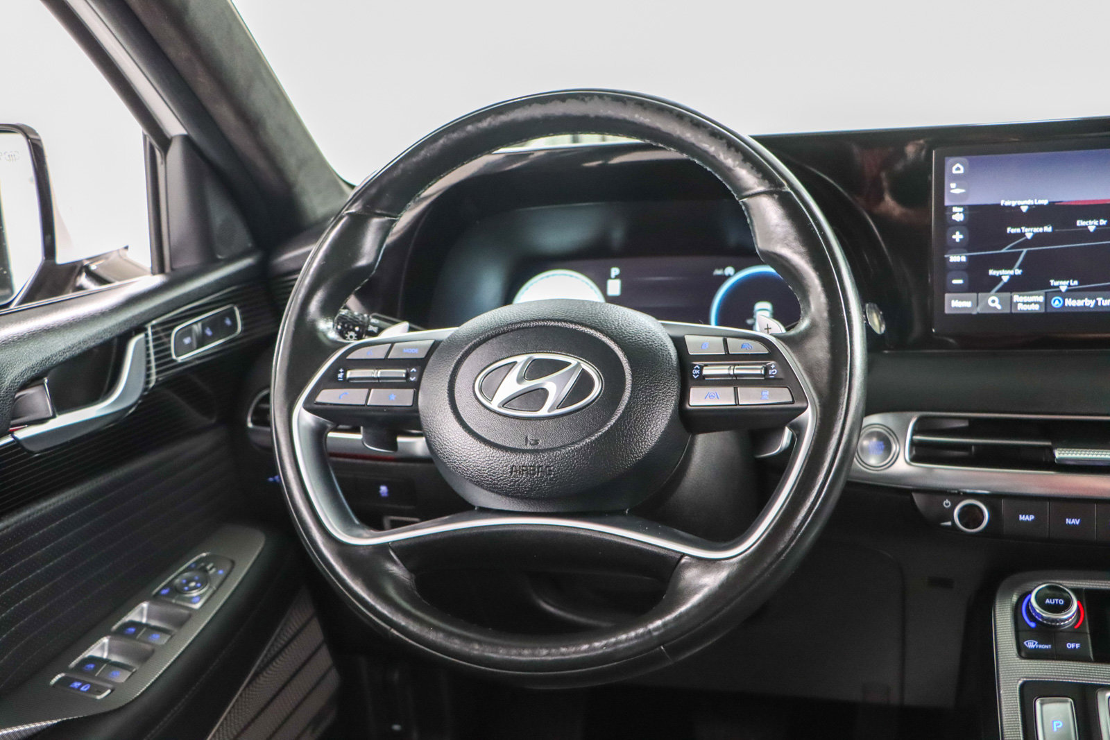 Used 2023 Hyundai Palisade Calligraphy image 12