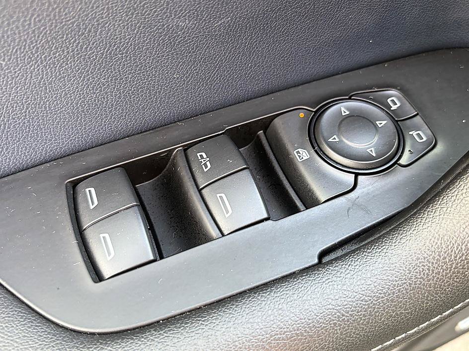Used 2023 Chevrolet Blazer RS w/ Enhanced Convenience Package FWD image 17
