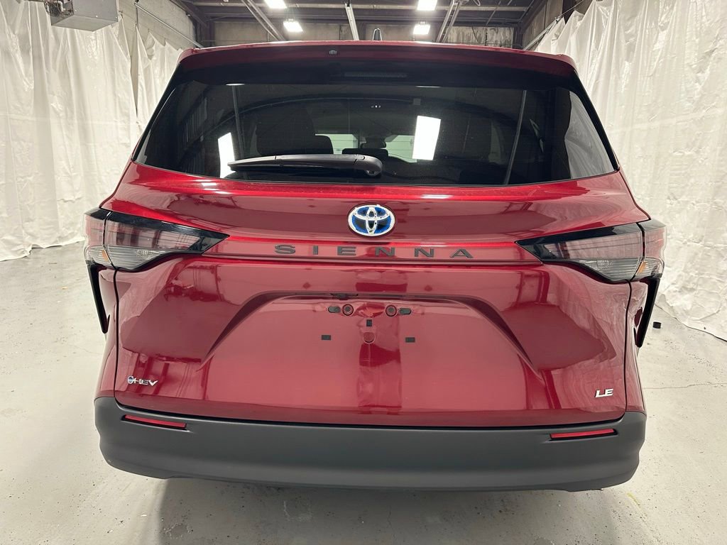 Used 2025 Toyota Sienna LE image 6