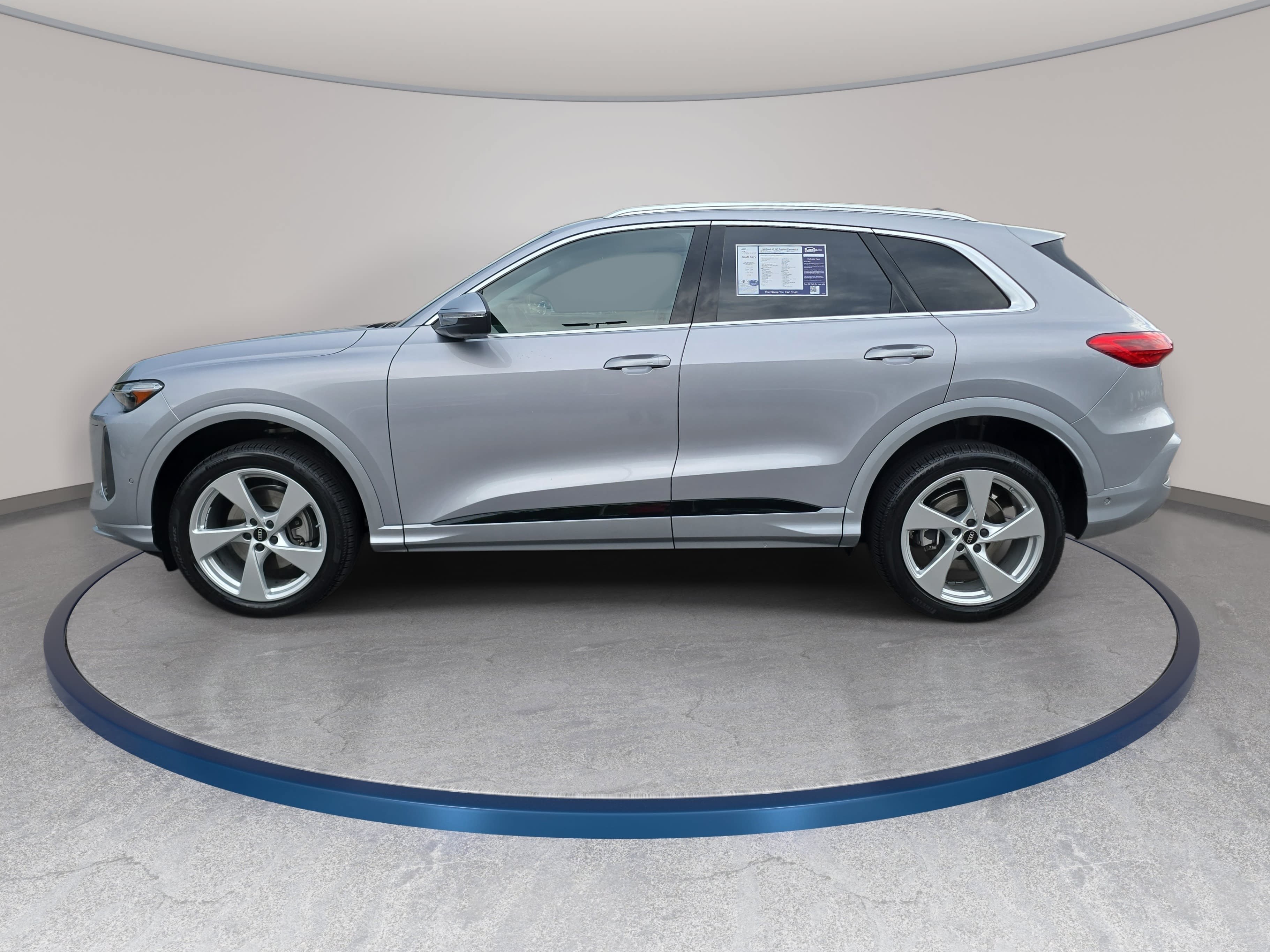 Certified 2025 Audi Q5 Premium Plus w/ Premium Plus AWD/4WD image 8