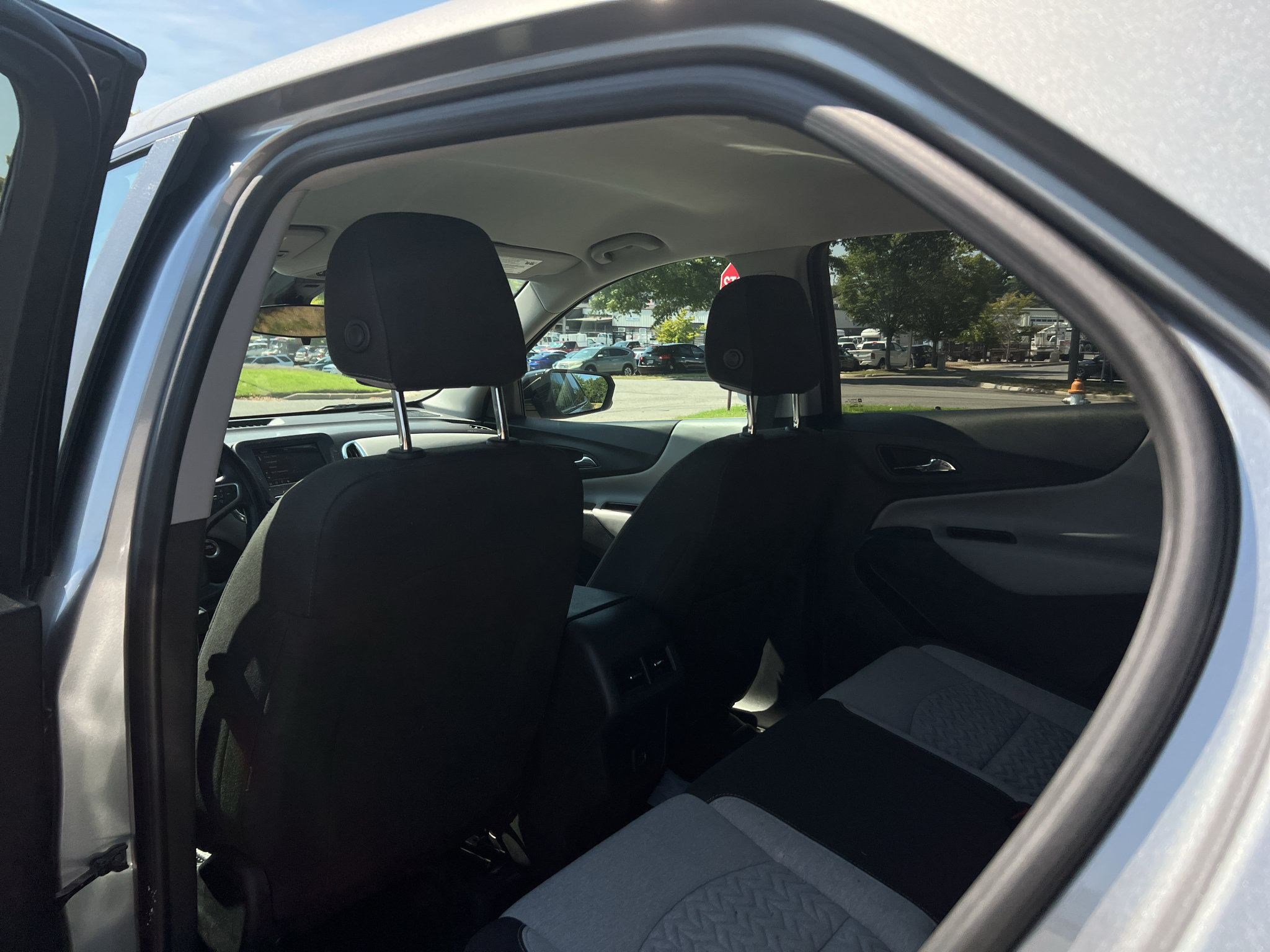 Used 2023 Chevrolet Equinox LS w/ LS Convenience Package AWD/4WD image 11