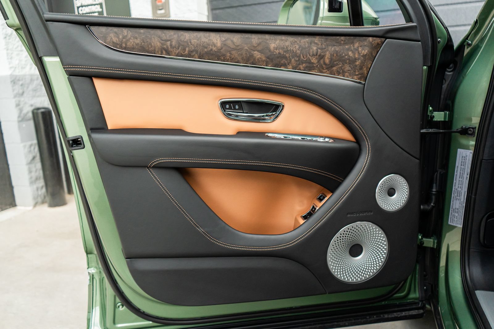 New 2026 Bentley Bentayga AWD/4WD image 23