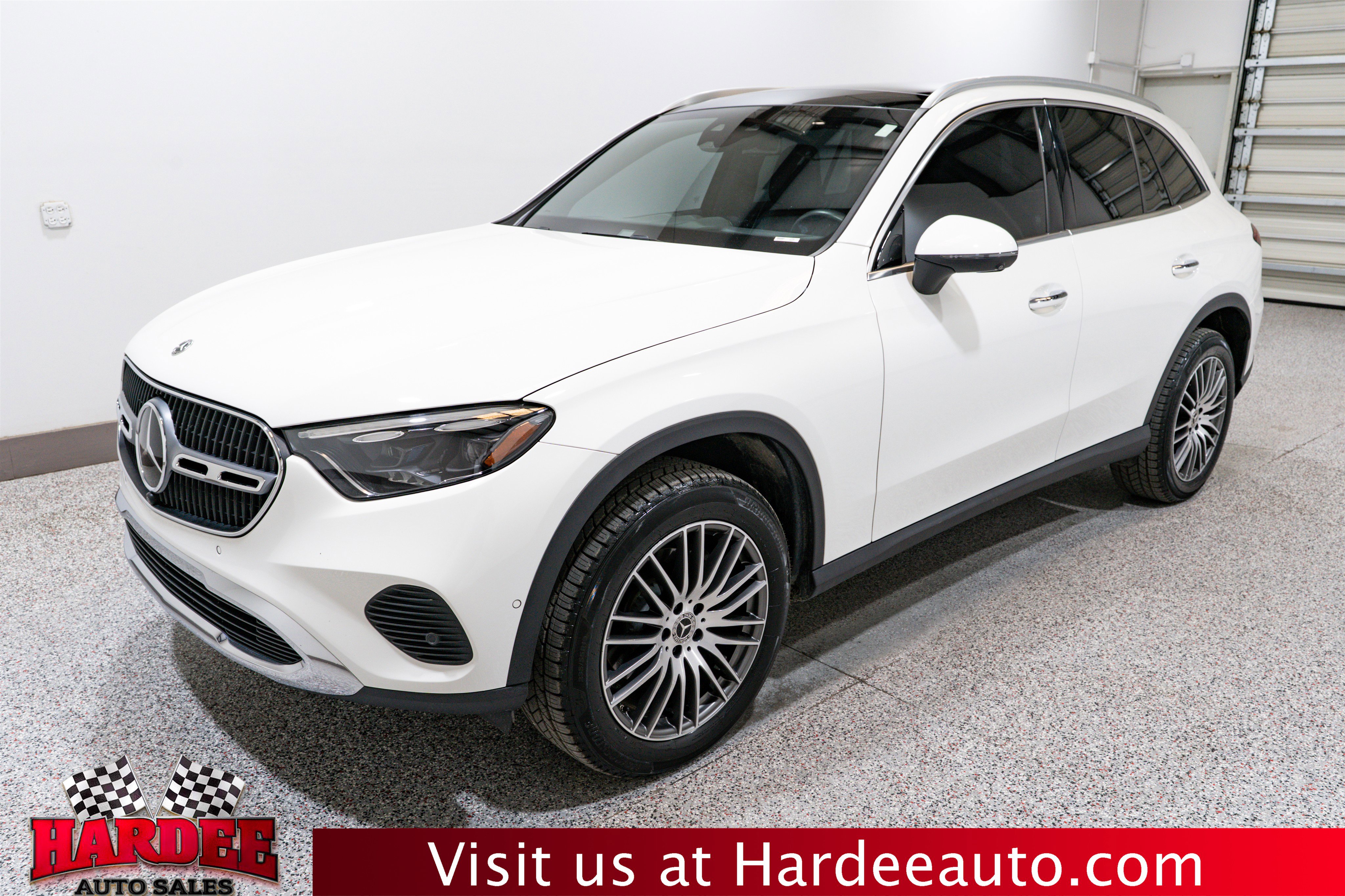 Used 2023 Mercedes-Benz GLC 300 4MATIC image 2
