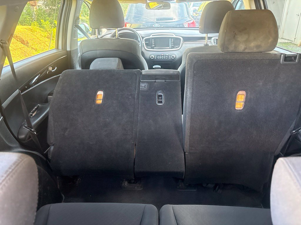 Used 2019 Kia Sorento L FWD image 14