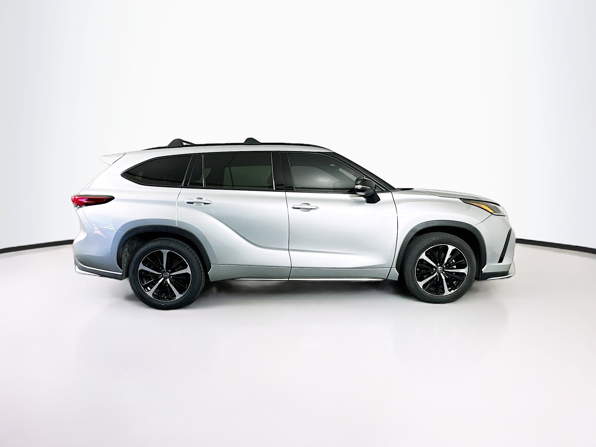 Used 2021 Toyota Highlander XSE FWD image 10