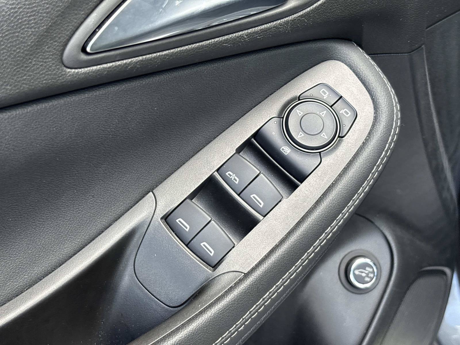 Used 2022 Buick Encore GX Essence w/ Advanced Technology Package FWD image 14