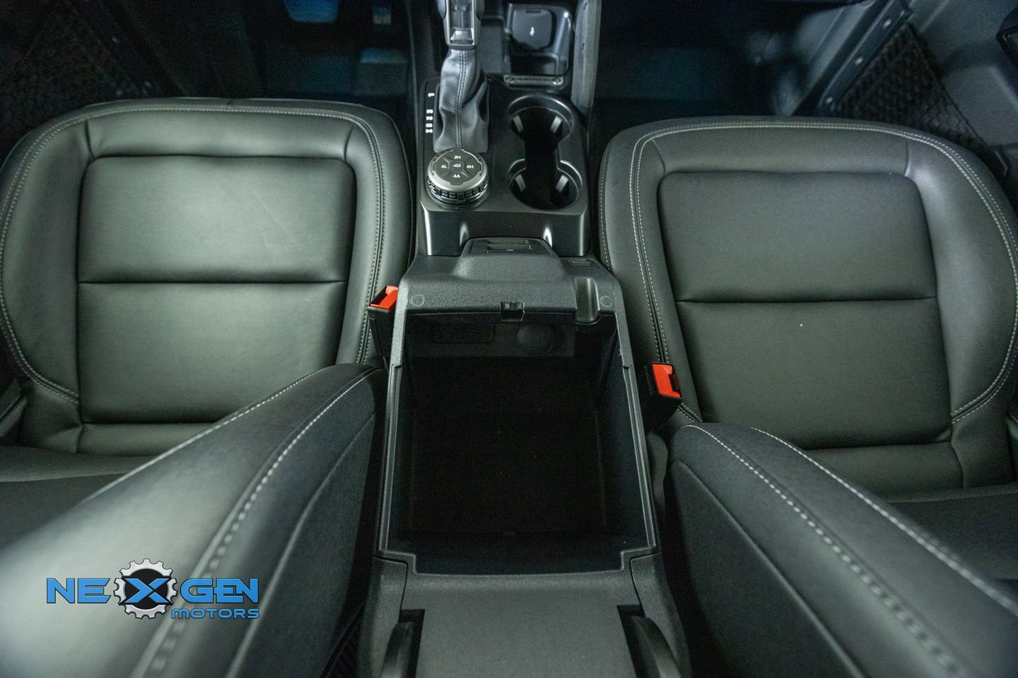 Used 2025 Ford Bronco Badlands AWD/4WD image 36