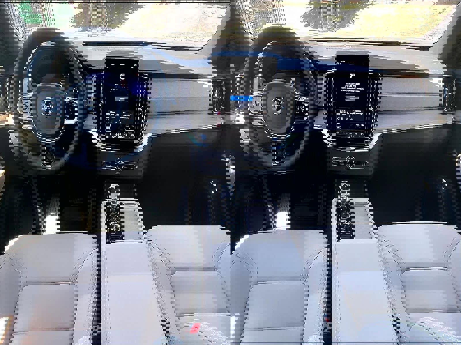 New 2026 Volvo XC90 B6 Plus w/ Protection Package Premier image 7