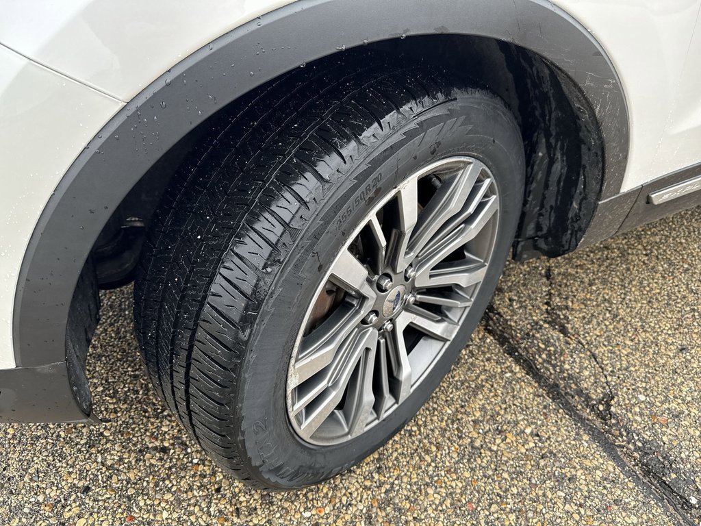 Used 2018 Ford Explorer Platinum image 2