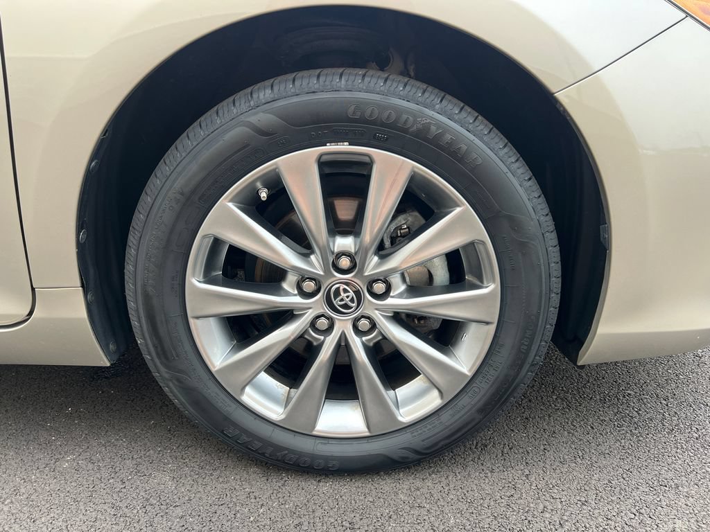 Used 2017 Toyota Camry XLE FWD image 31