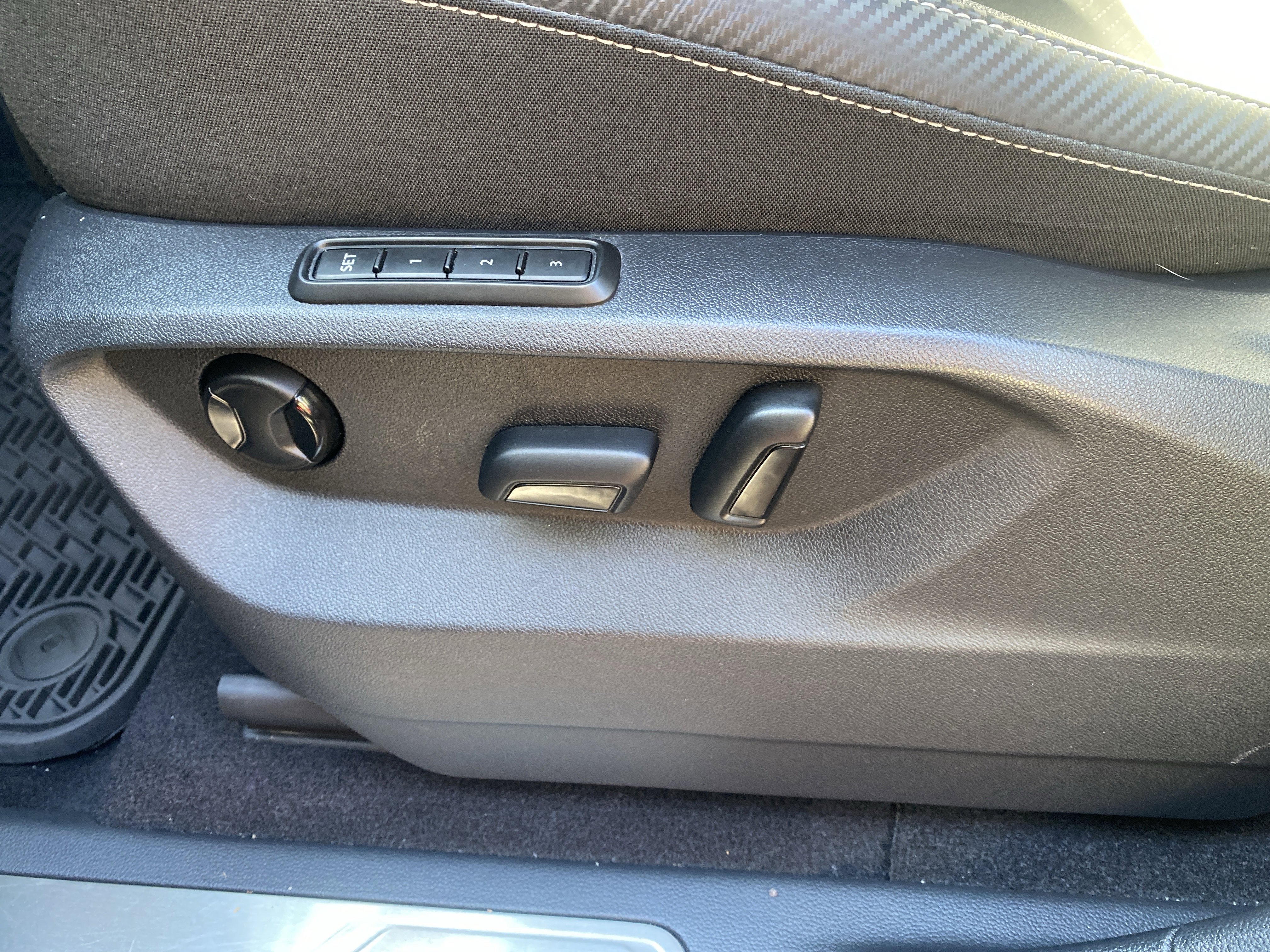 Used 2021 Volkswagen Atlas Cross Sport SEL image 12