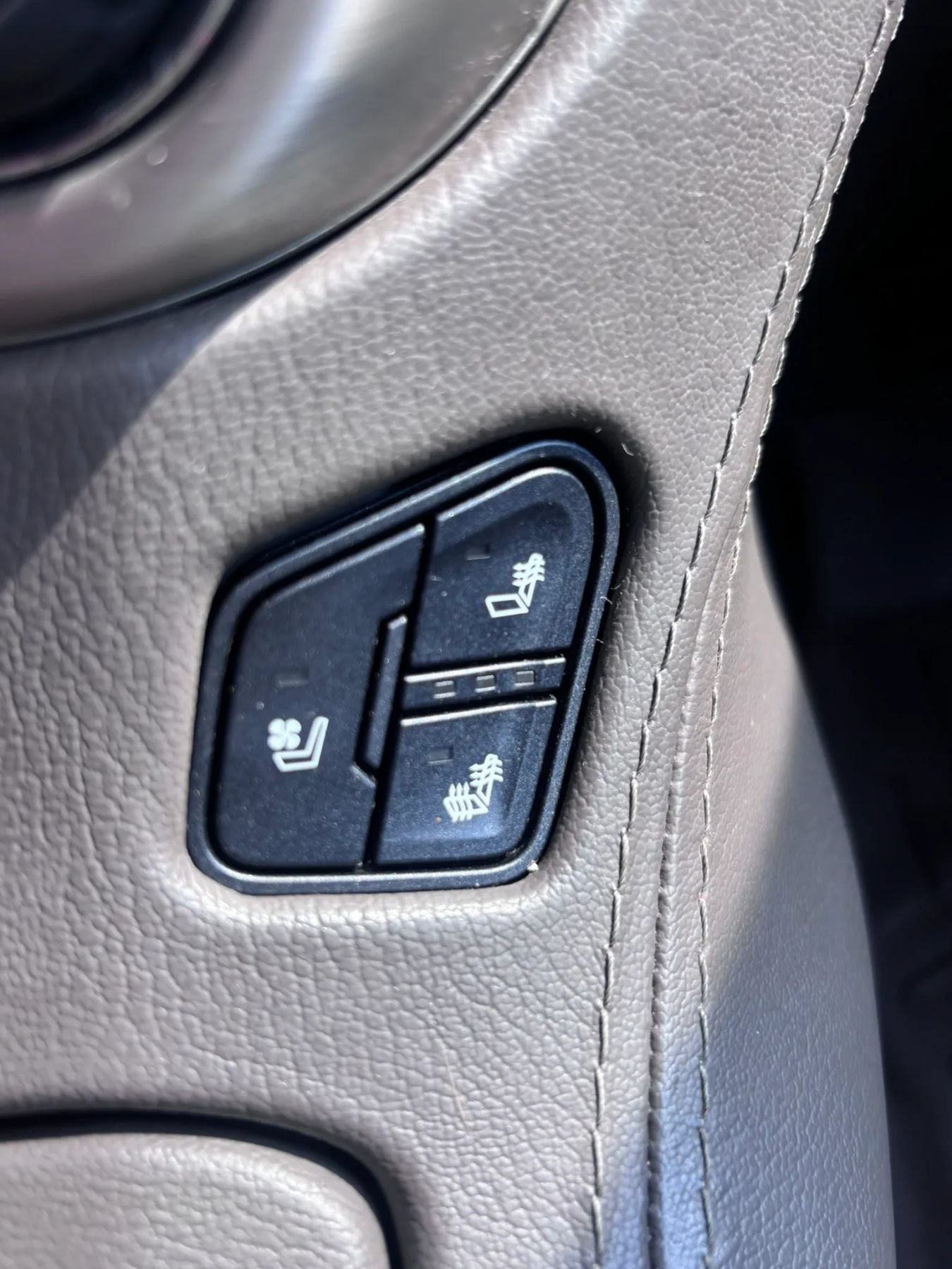 Used 2019 GMC Yukon Denali w/ Denali Ultimate Package AWD/4WD image 19