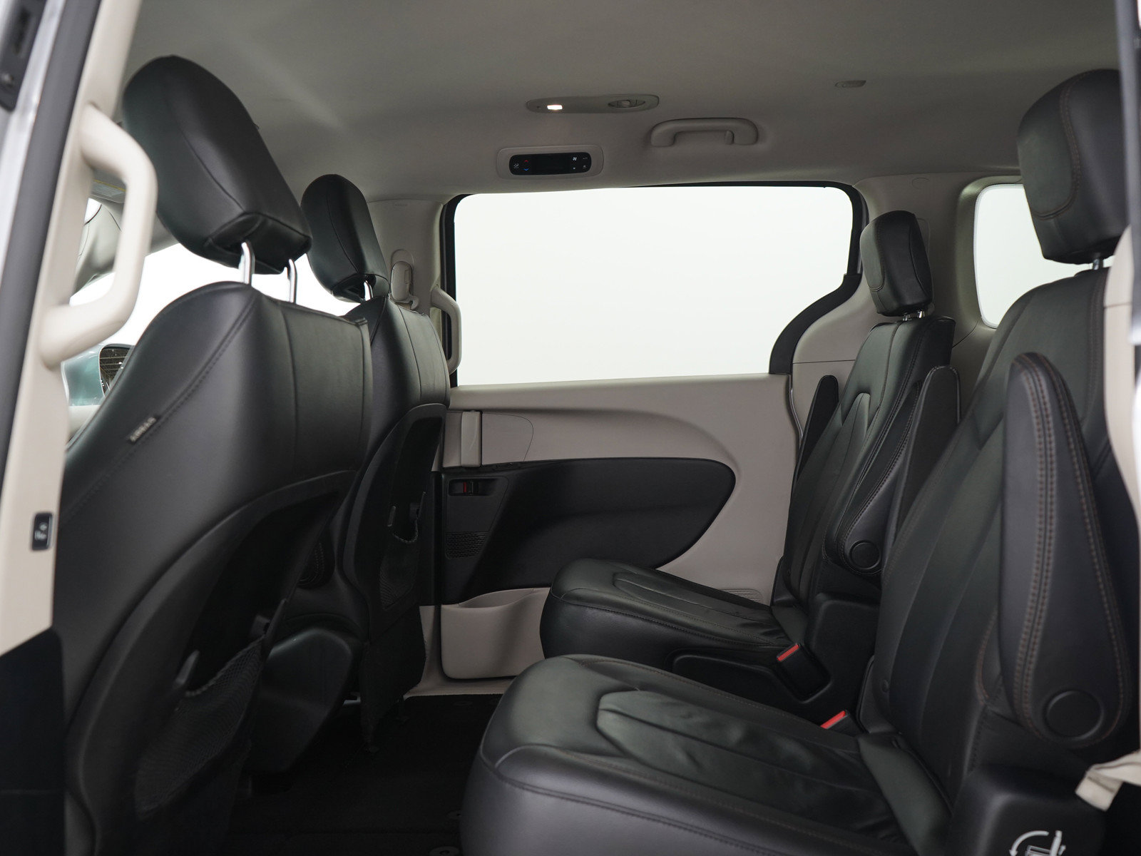 Used 2017 Chrysler Pacifica Touring-L FWD image 21