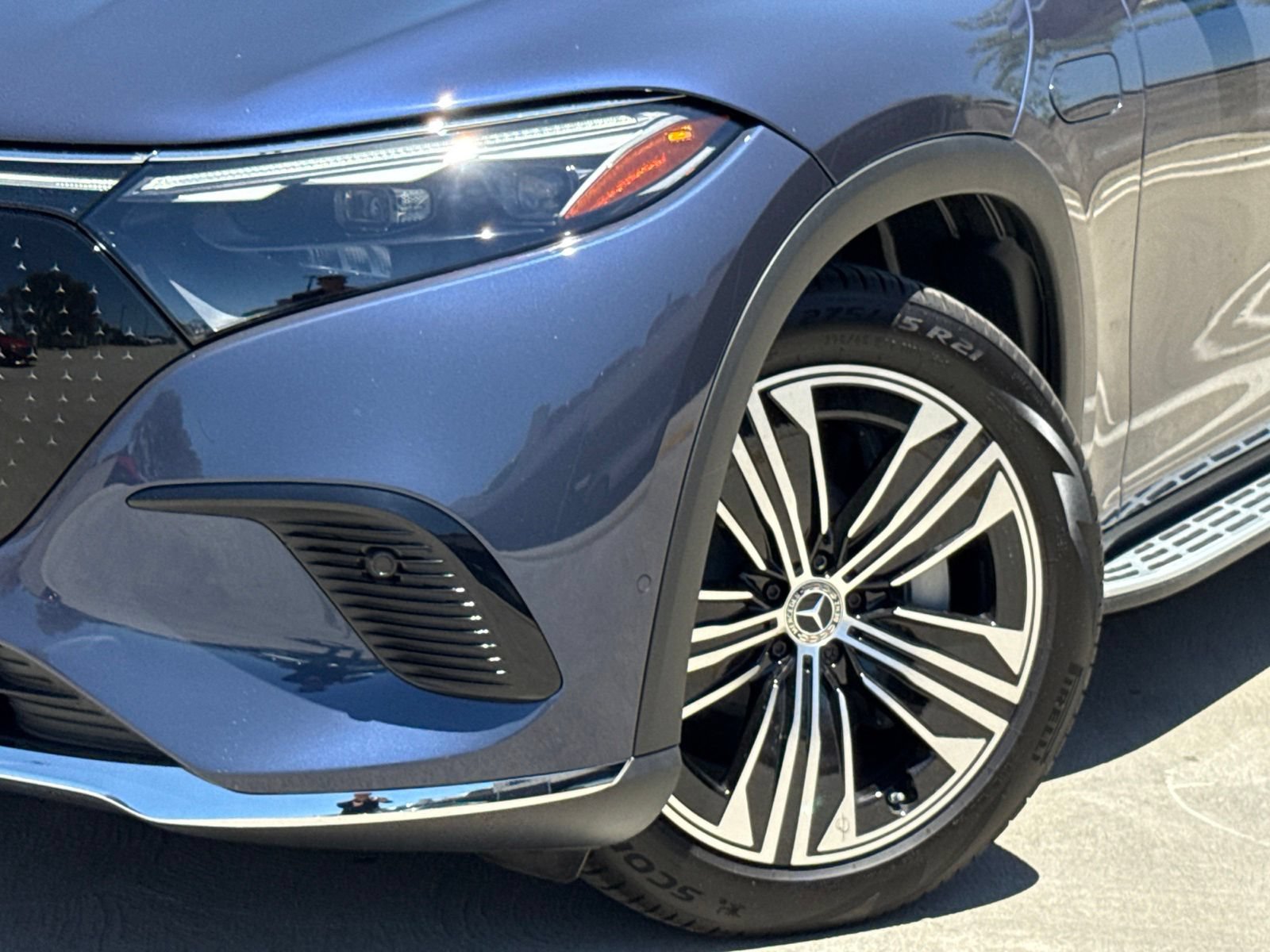New 2026 Mercedes-Benz EQS 400 4MATIC SUV image 3