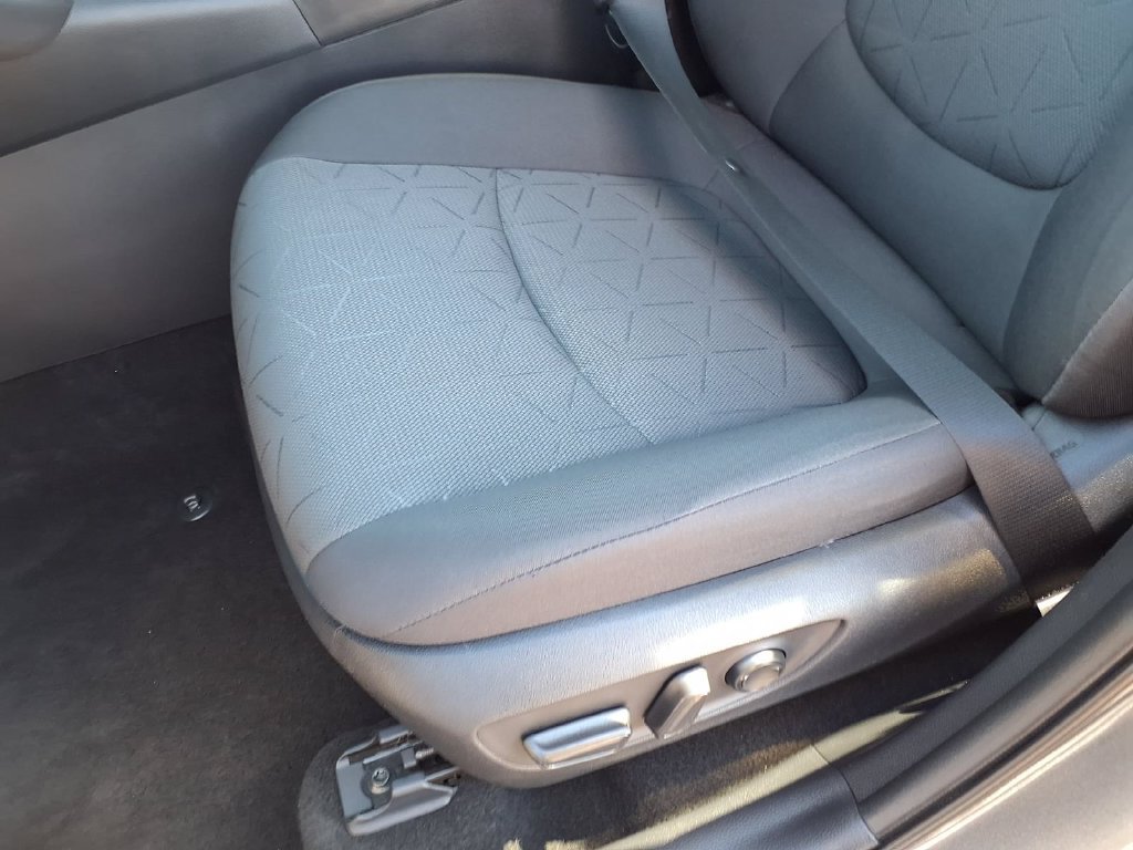 Used 2021 Toyota RAV4 XLE w/ Convenience Package AWD/4WD image 25