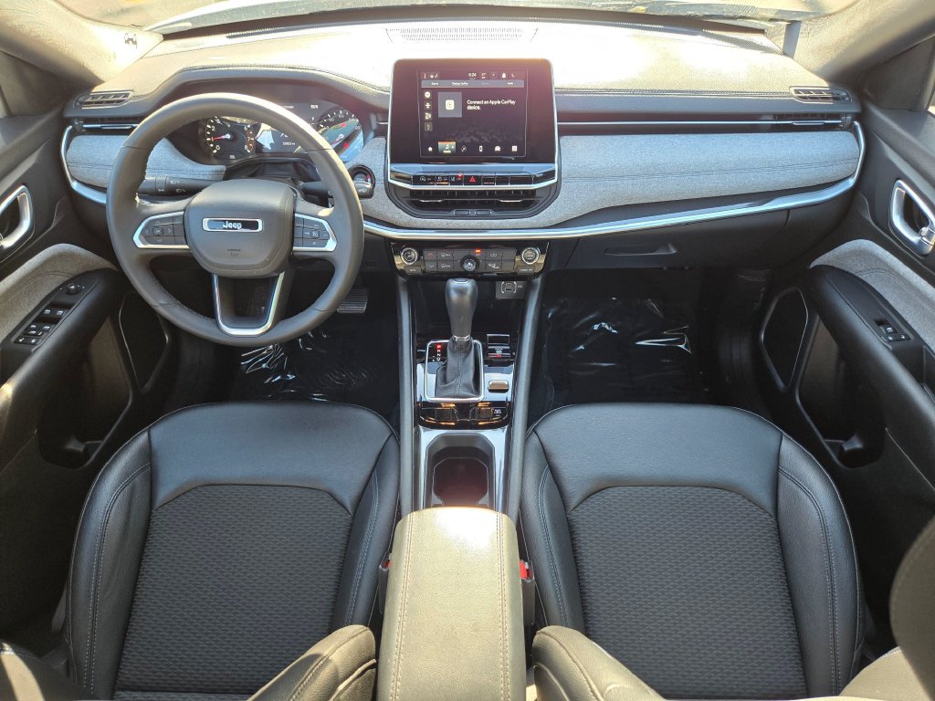 Used 2025 Jeep Compass Latitude AWD/4WD image 19