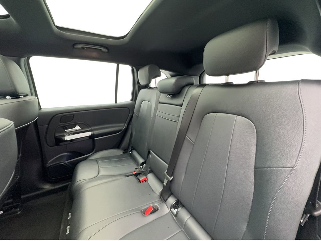 Used 2022 Mercedes-Benz EQB 350 4MATIC image 21