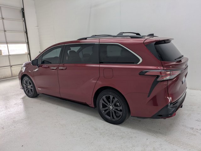 Used 2021 Toyota Sienna XSE w/ XSE Plus Package image 8