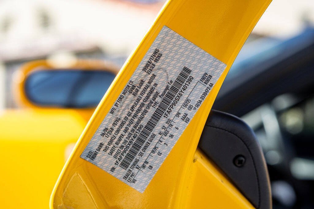 Used 2006 Ford GT RWD image 82