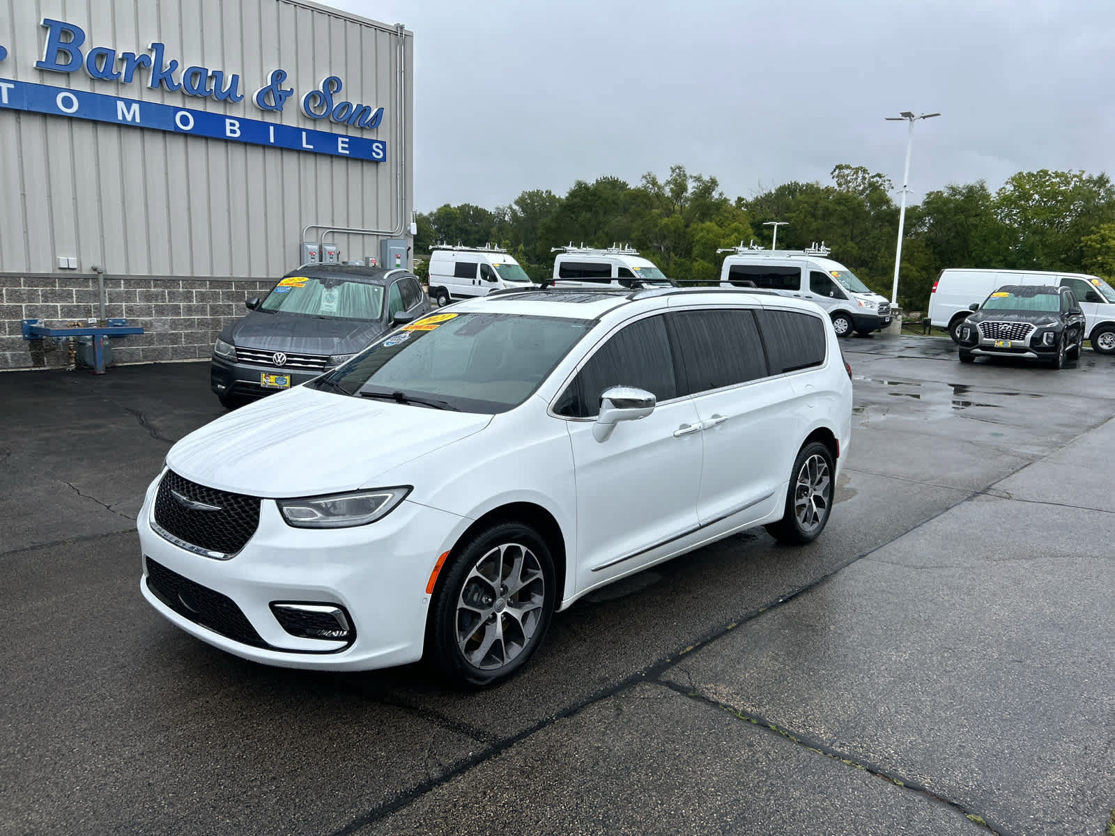 Used 2021 Chrysler Pacifica Limited w/ Premium & Safety Sphere Group AWD/4WD image 9