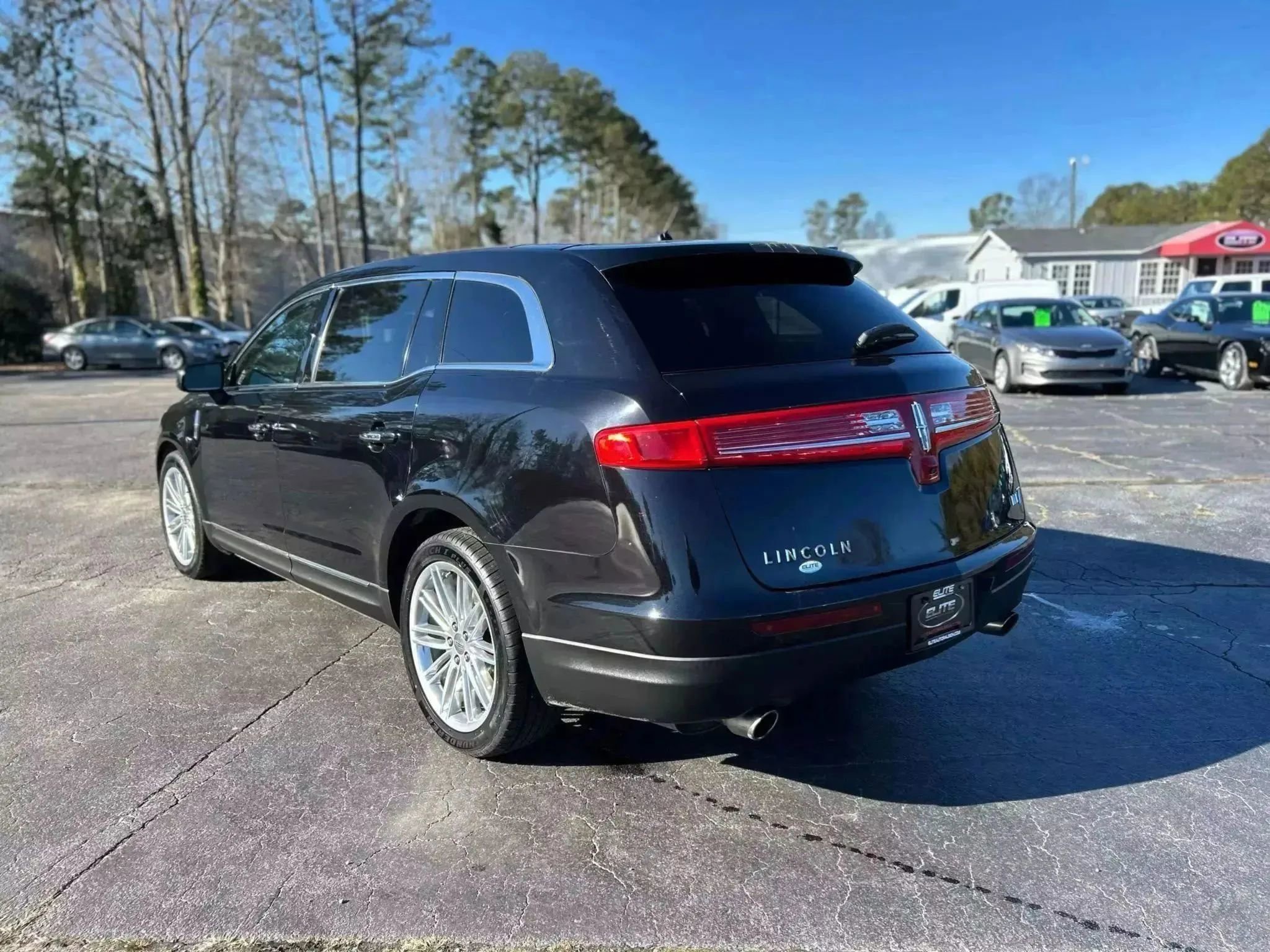Used 2019 Lincoln MKT AWD image 9