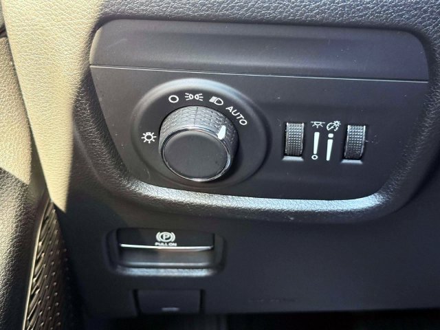 Used 2023 Jeep Grand Cherokee L Laredo w/ Luxury Tech Group I AWD/4WD image 23