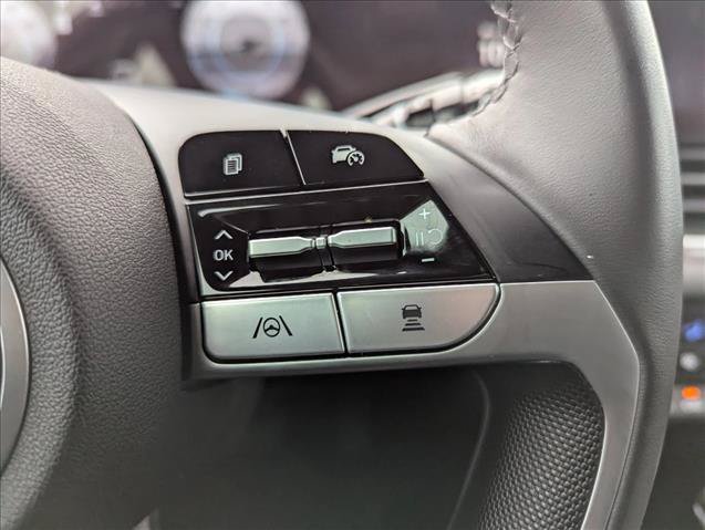 Used 2025 Hyundai Elantra SEL FWD image 12