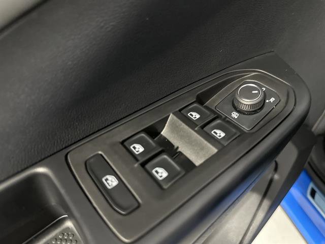 Certified 2025 Volkswagen Taos SE image 31