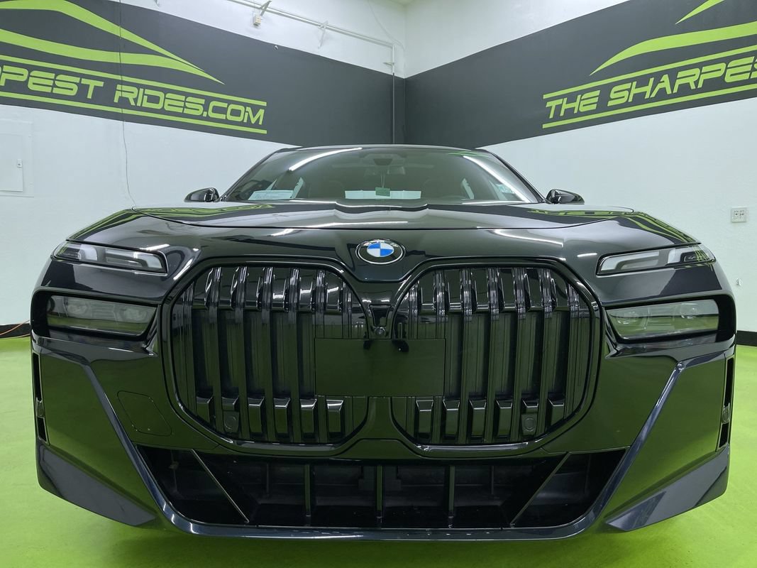 Used 2023 BMW 760i xDrive AWD/4WD image 3