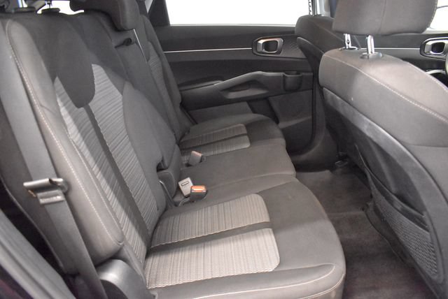 Used 2023 Kia Sorento LX AWD/4WD image 17