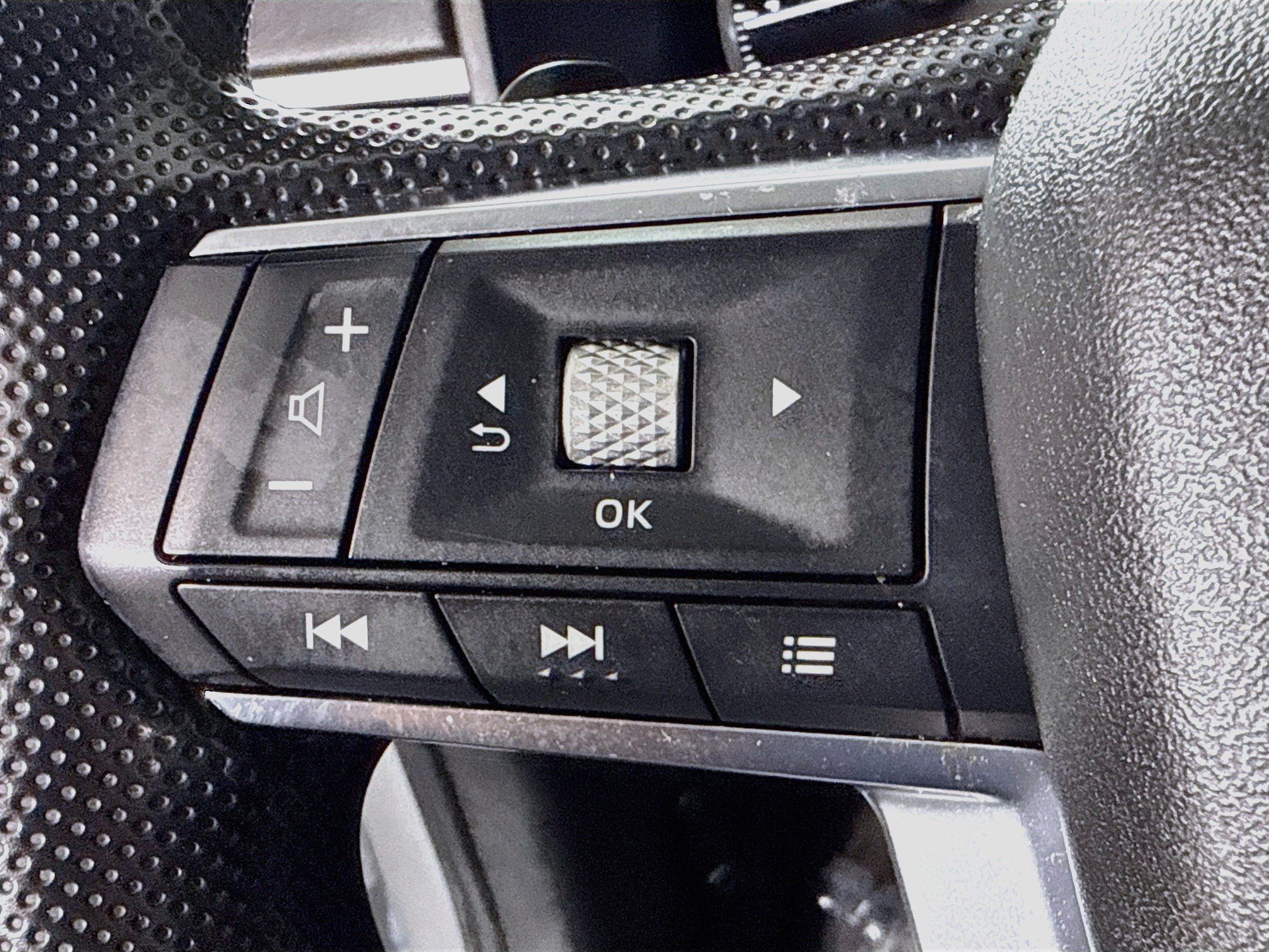 Used 2022 Mitsubishi Outlander ES AWD/4WD image 14
