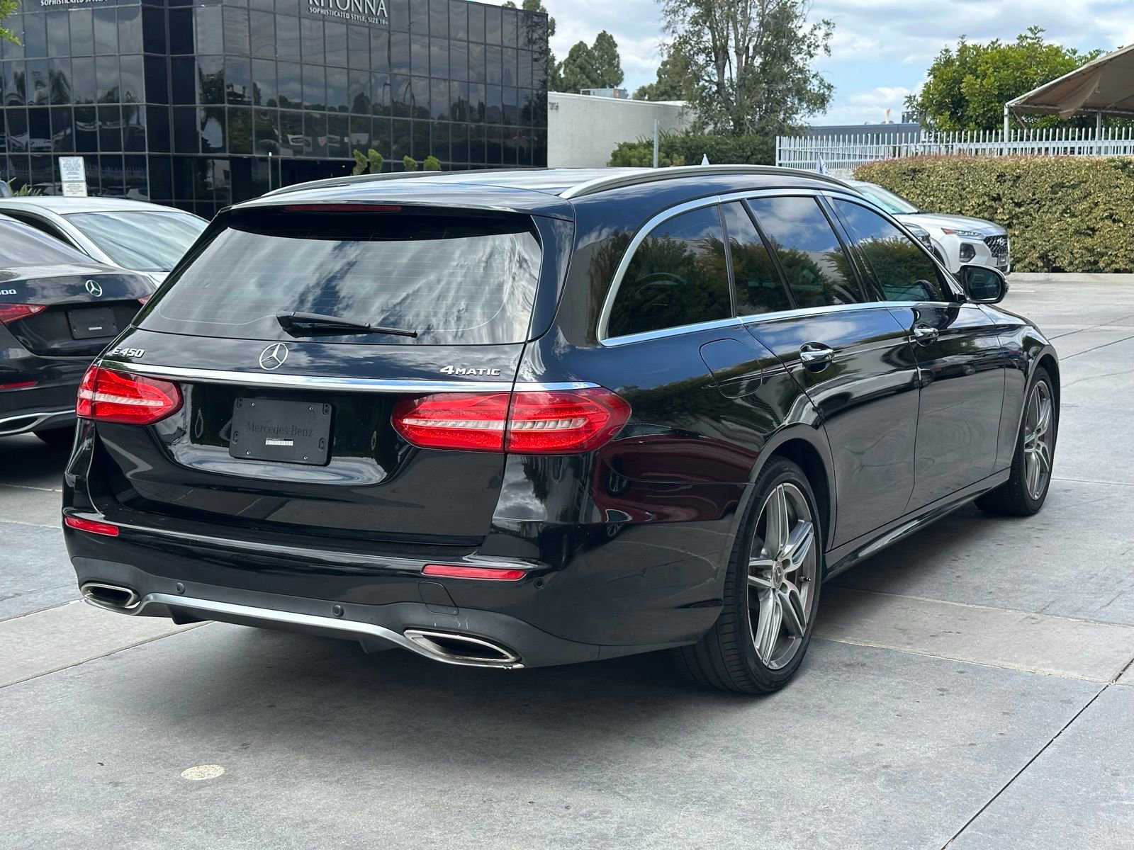 Used 2019 Mercedes-Benz E 450 4MATIC Wagon w/ Premium Package image 9
