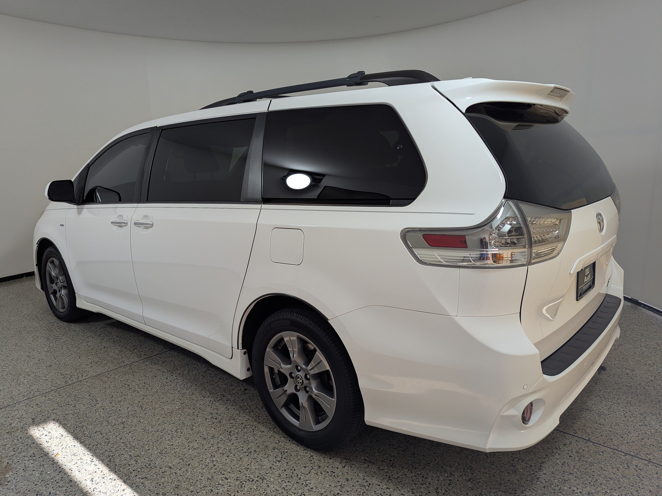 Used 2019 Toyota Sienna SE w/ SE Preferred Package AWD/4WD image 6