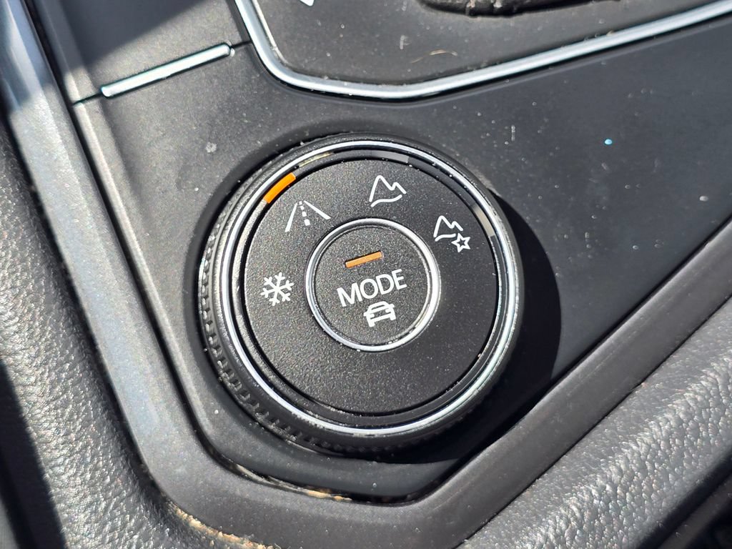 Used 2020 Volkswagen Tiguan SEL AWD/4WD image 27