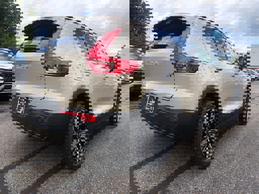 New 2026 Volvo XC40 B5 Ultra w/ Protection Package Premier image 6