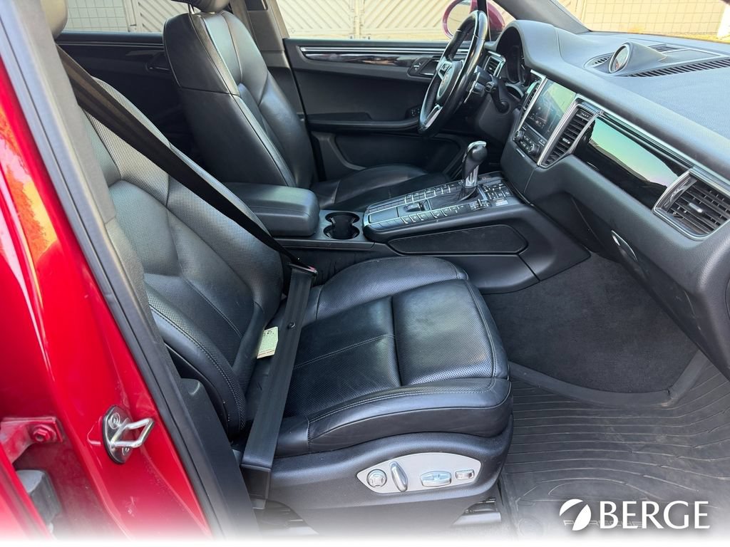 Used 2017 Porsche Macan AWD/4WD image 30