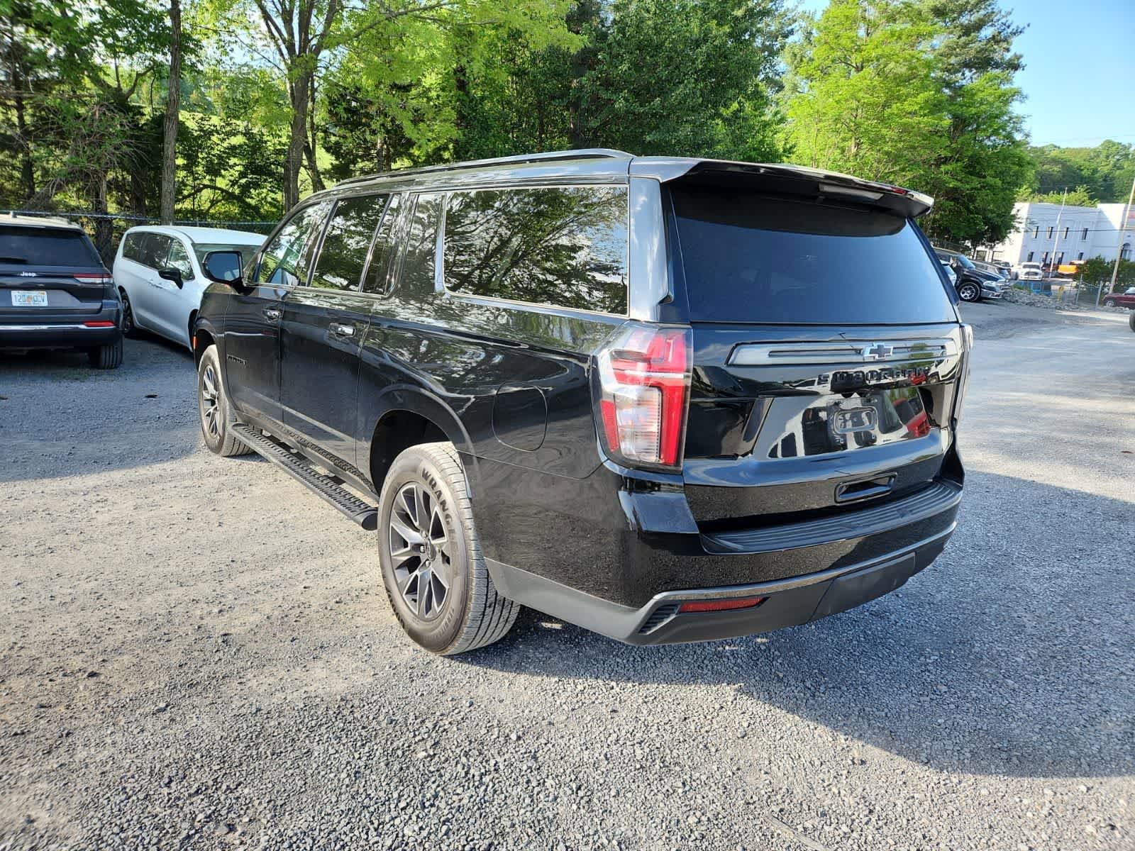 Used 2022 Chevrolet Suburban Z71 AWD/4WD image 3