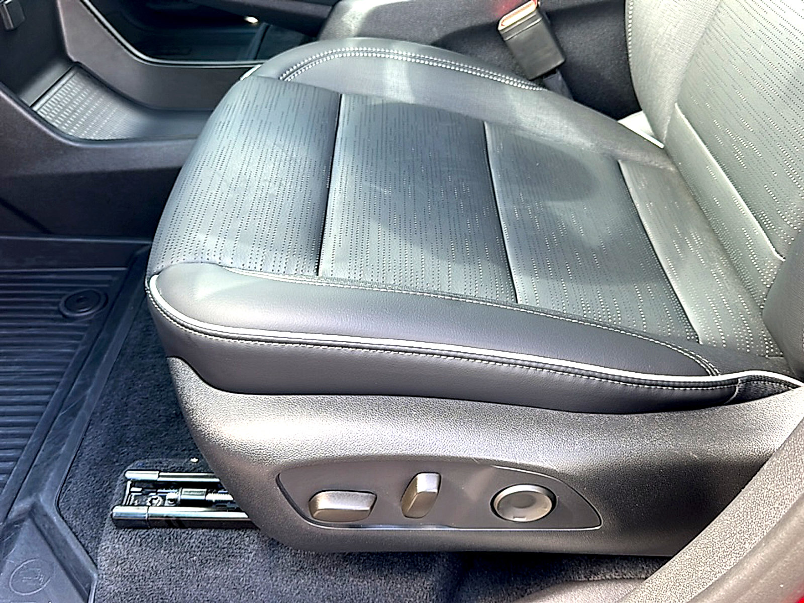 New 2026 Buick Enclave Sport Touring w/ Super Cruise Package image 12