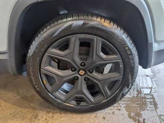 Used 2024 Rivian R1S Adventure image 11