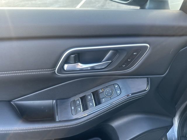 Used 2024 Nissan Rogue Platinum w/ Platinum Premium Package image 13