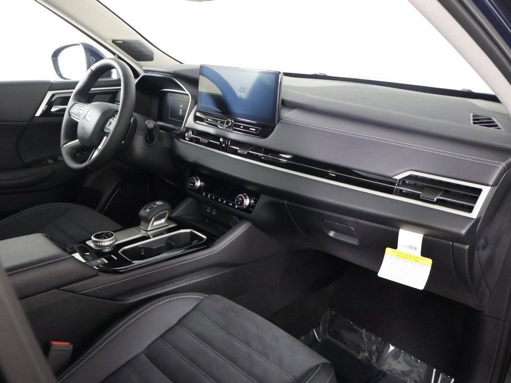 New 2026 Mitsubishi Outlander SE image 32