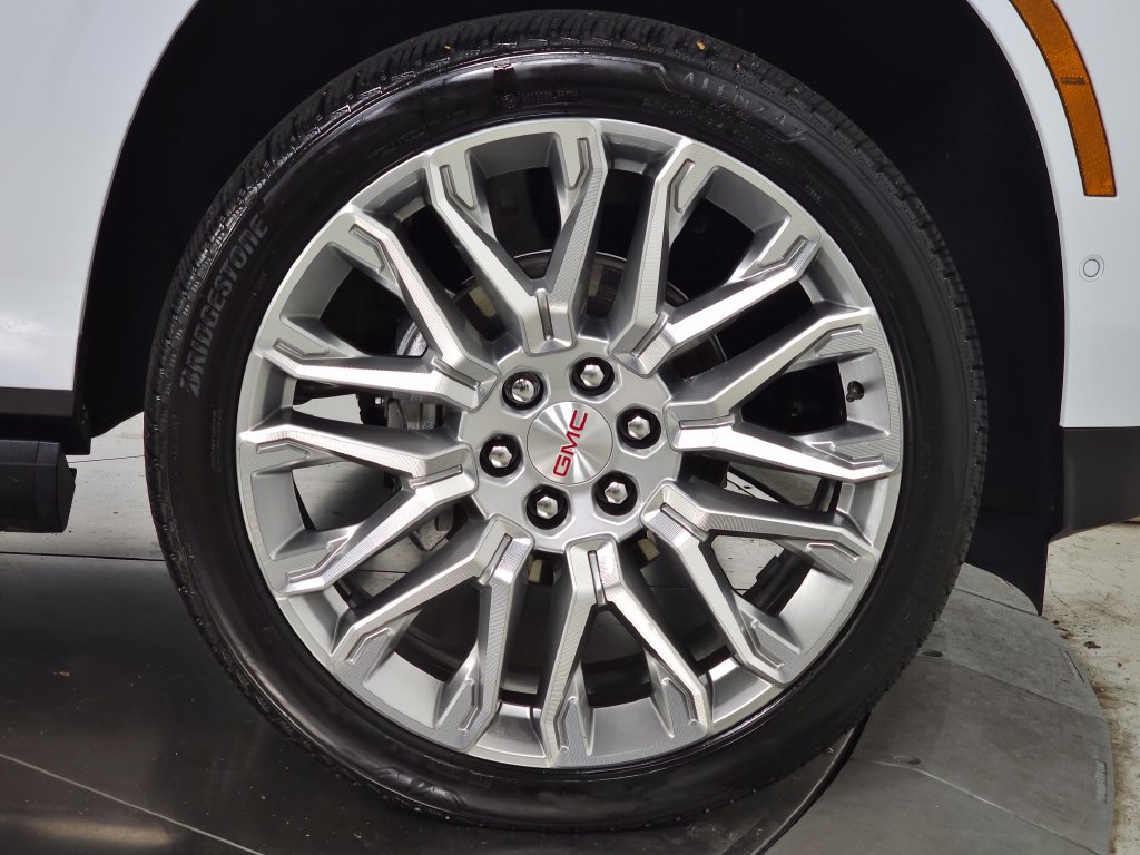 Used 2026 GMC Yukon Denali w/ Denali Reserve Package AWD/4WD image 13
