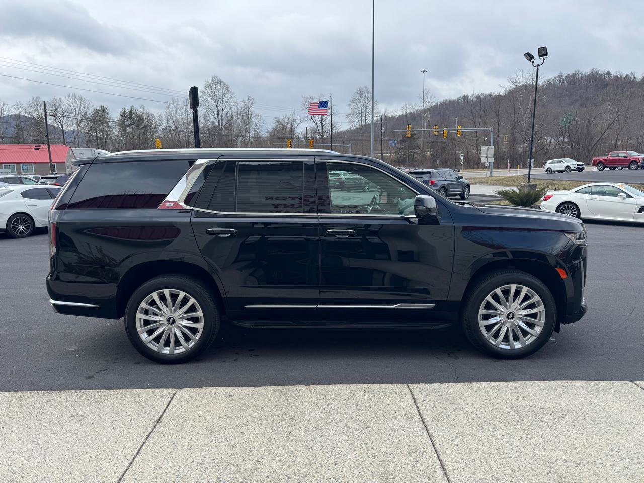 Used 2021 Cadillac Escalade Luxury AWD/4WD image 7