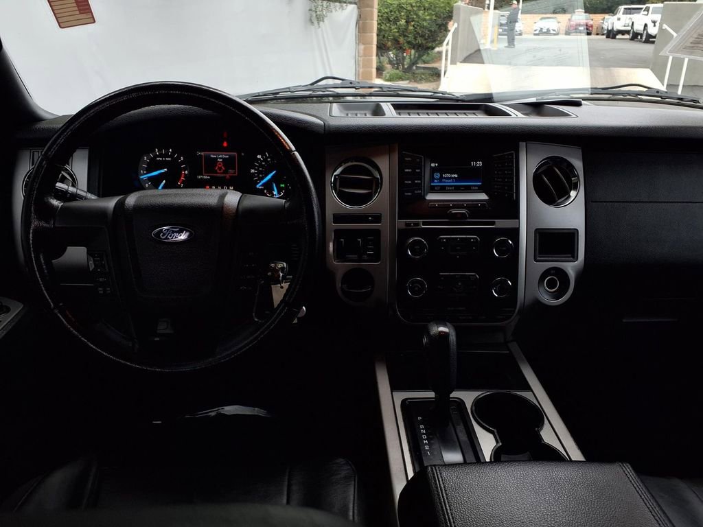 Used 2017 Ford Expedition XLT image 18