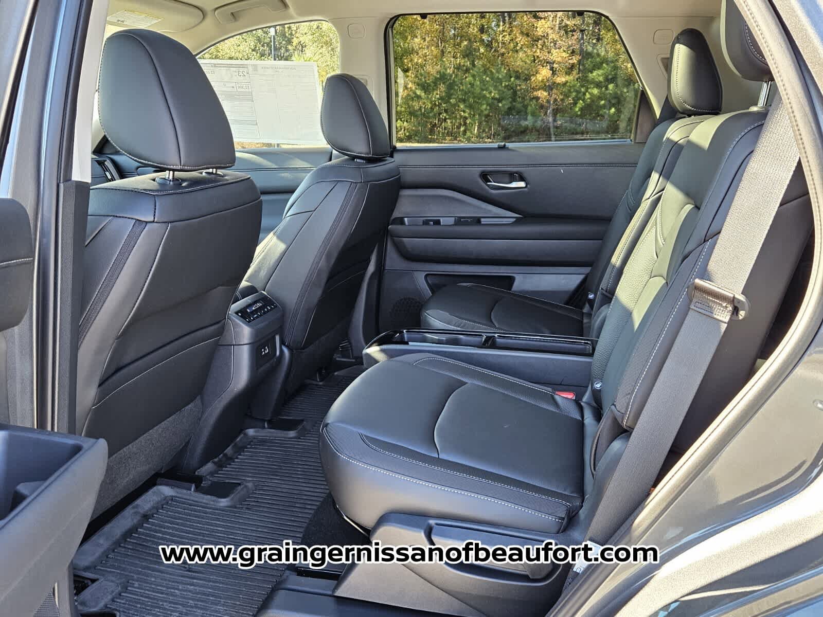 New 2025 Nissan Pathfinder SL w/ SL Premium Package FWD image 4