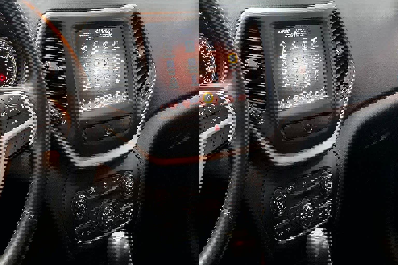 Used 2014 Jeep Cherokee Trailhawk w/ Comfort/Convenience Group image 14