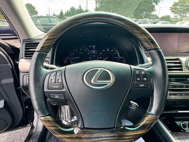 Used 2013 Lexus LS 460 w/ Comfort Pkg RWD image 19