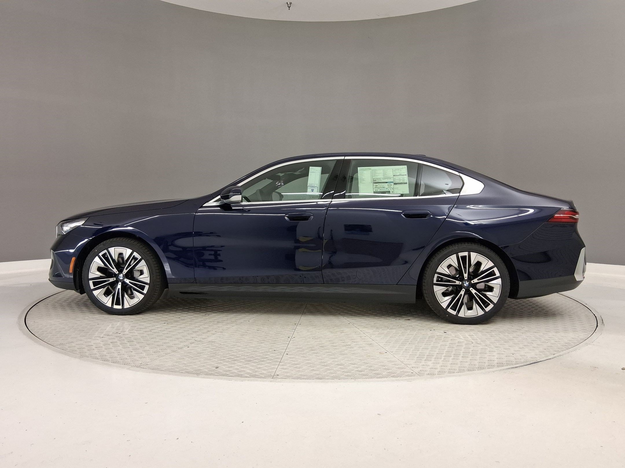 New 2027 BMW i5 eDrive40 RWD image 2