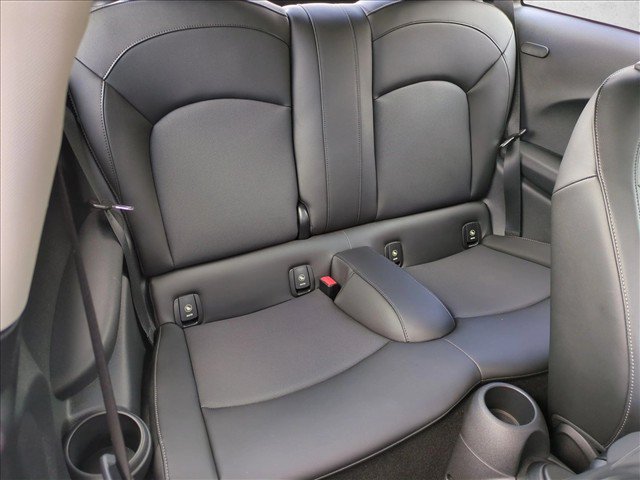 Used 2020 MINI Cooper 2-Door Hardtop FWD image 18